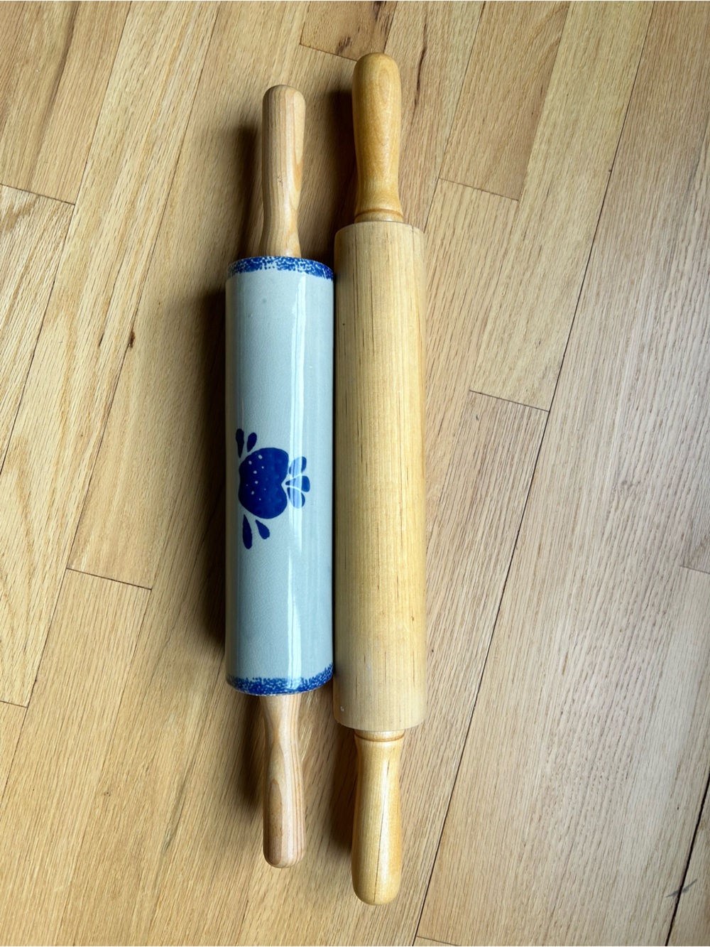 LOOMCO BLUE SPONGE-WARE Blue Apple 10 Inches & Vintage Wood Rolling Pin 2 Pieces